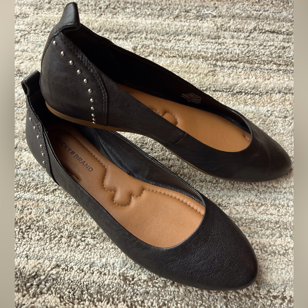 Lucky Brand size 7 black leather ballet flats with stud detail